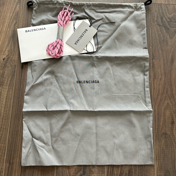 Balenciaga
Triple S Clear Sole Sneaker - Picture 6 of 8